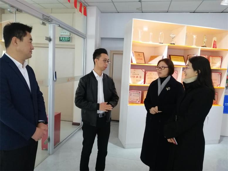 辽阳市妇联主席郑岑岭莅临NG娱乐信息考察调研