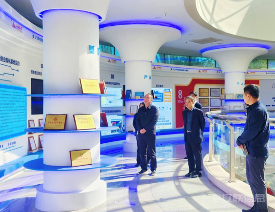 辽阳市委网信办副主任刘庆祥莅临NG娱乐集团调研指导